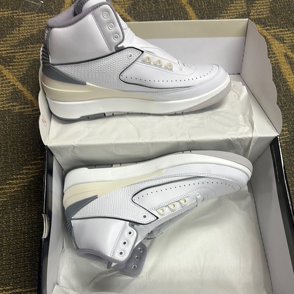 Nike Jordan 2 Retro Men’s Cement Grey DR8884-100 size 9 - Picture 4 of 14